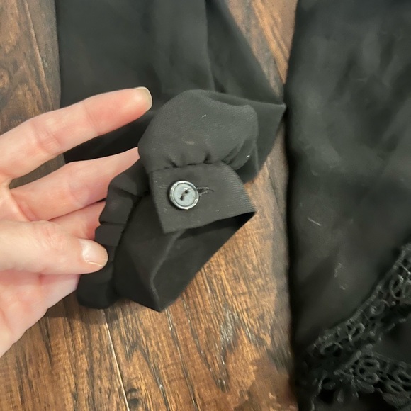 ASTR the label Black Lace Crochet Trim V-neck Long
Sleeve Romper Small - Picture 7 of 8